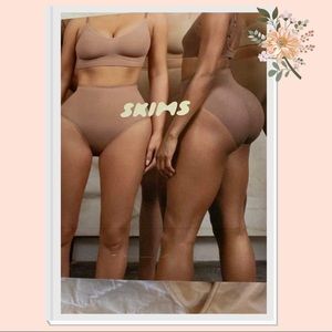 Skims sculpting mid waist brief. Sand color. L/XL